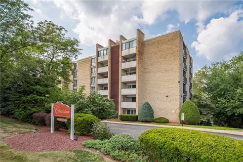 55 Highland Rd #406, Bethel Park, PA 15102