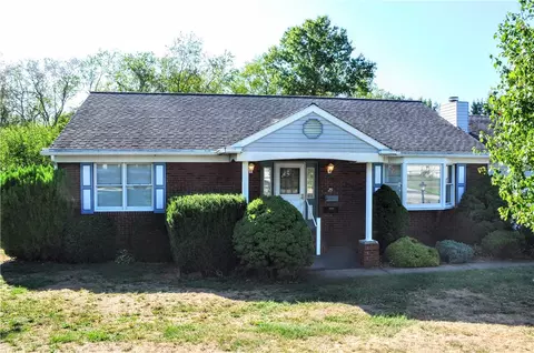 29 Jeffrey Ln, Fairchance, PA 15436