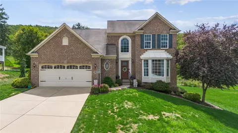 111 Coventry Ct, Trafford, PA 15085