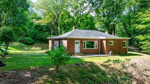 106 Jellison Dr, Coraopolis, PA 15108