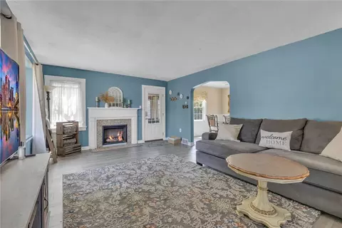 Living - 149 Commerce St, Beaver, PA 15009 photo 2 of 3