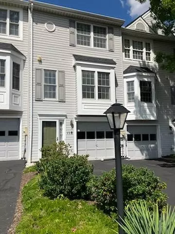 118 Westbrooke Ln, Coraopolis, PA 15108