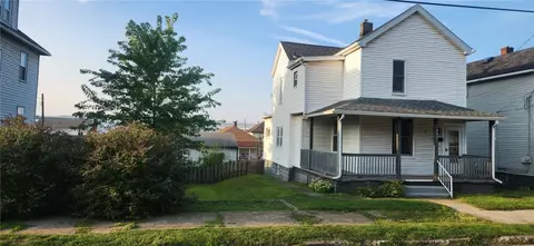 208 Division Ave, Ellwood City, PA 16117