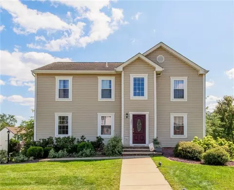 301 Skylark Dr, Moon Township, PA 15108