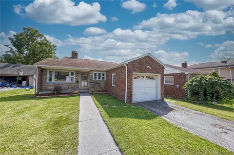 136 Edison Ave, New Castle, PA 16101