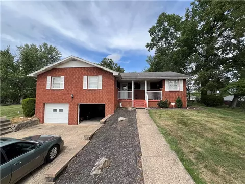 29 Rosemary Ln, South Park, PA 15129