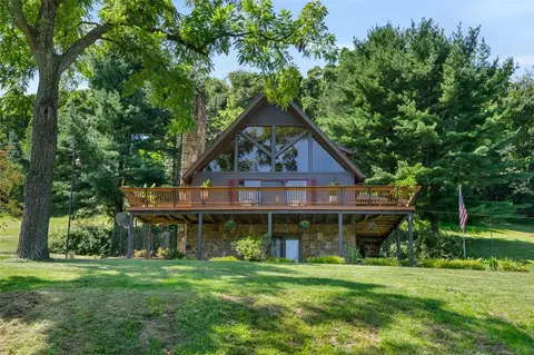 4000 Garden Grove Ln, Jeannette, PA 15644