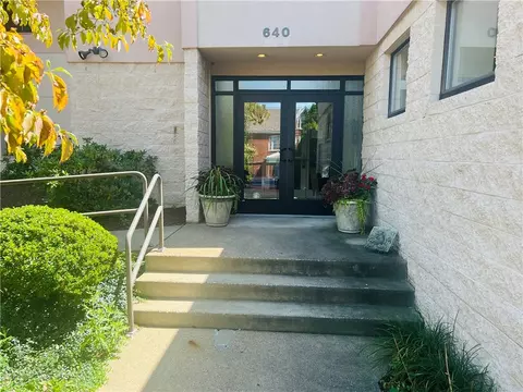 640 5th St #108, Oakmont, PA 15139