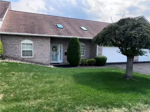 2750 Iowa Dr #19, New Kensington, PA 15068