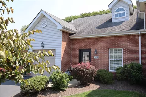 7068 Clubview Dr, Bridgeville, PA 15017