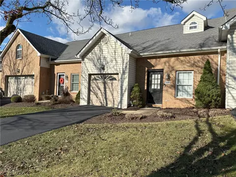 7099 Clubview Dr, Bridgeville, PA 15017