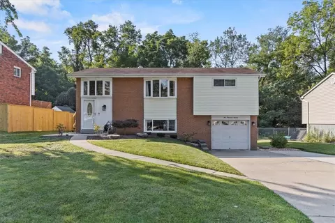 511 Hankey Farms Dr, Oakdale, PA 15071