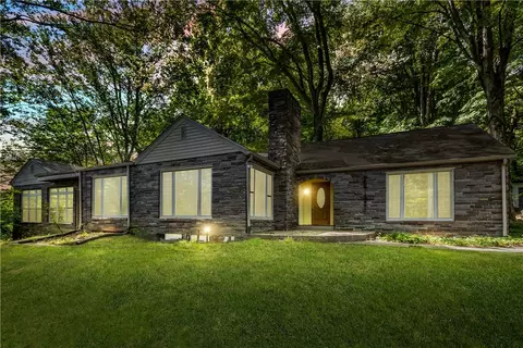 2040 Hahntown Wendel Rd, Irwin, PA 15642