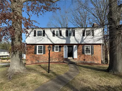 8444 Fox Ridge Rd, Pittsburgh, PA 15237