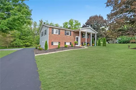 4 Manorview Dr, Greenville, PA 16125