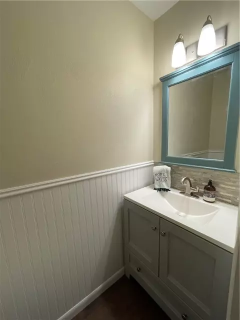Bath - 206 Williamsburg Ln, Export, PA 15632 photo 2 of 2
