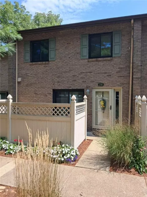 206 Williamsburg Ln, Export, PA 15632
