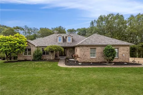 129 Meadow Wood Ln, Washington, PA 15301