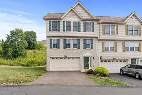621 Hilton Cir, Oakdale, PA 15071