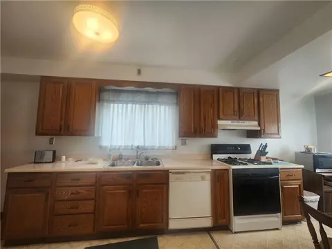 323 Beech St, Vandergrift, PA 15690 photo 6