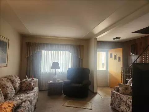 323 Beech St, Vandergrift, PA 15690 photo 3