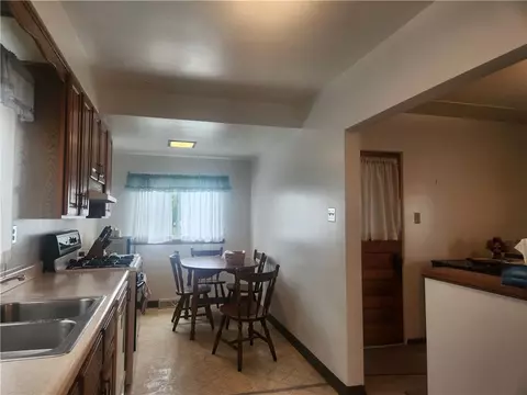 323 Beech St, Vandergrift, PA 15690 photo 7