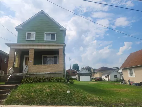 323 Beech St, Vandergrift, PA 15690 photo 12
