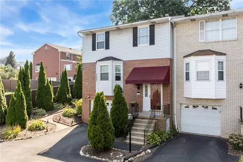160 Woodstone Ln, New Kensington, PA 15068