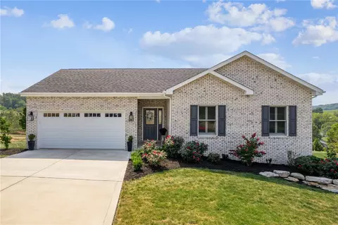 305 Lauraine Ct, Pleasant Unity, PA 15676