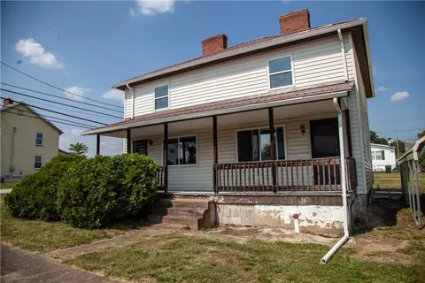 4471 4th St, Grindstone, PA 15442