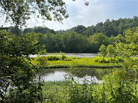 148 Railroad St, PA 15448