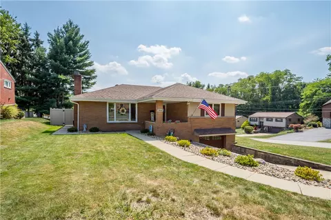 1004 Emery Dr, Pittsburgh, PA 15227