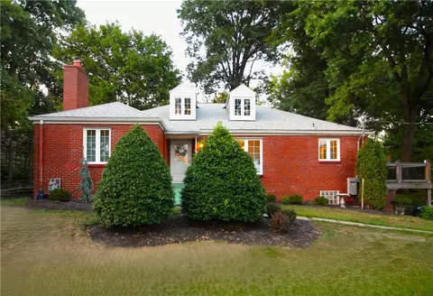 447 Greenhurst Dr, Pittsburgh, PA 15243