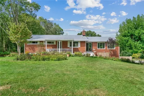 199 Horseshoe Dr, Freeport, PA 16229