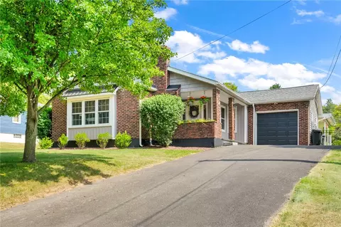 107 Oak Manor Dr, Natrona Heights, PA 15065
