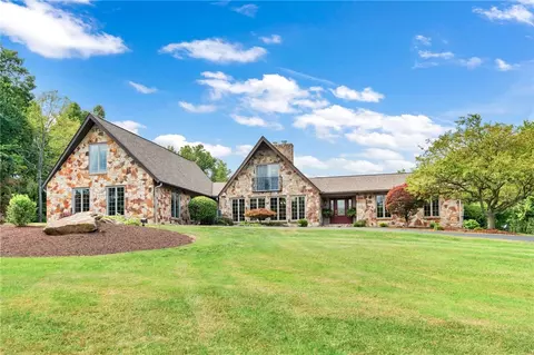 130 Kintigh Ln, Jeannette, PA 15644