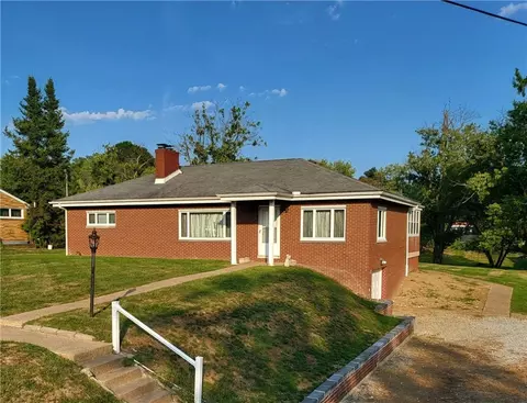 1041 Rebecca St, Irwin, PA 15642