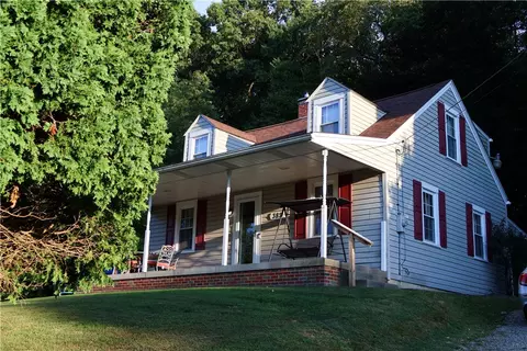 382 Donnellville, Natrona Heights, PA 15065