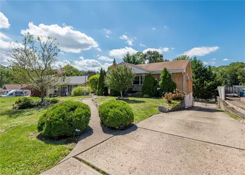 1126 Marlane Dr, Pittsburgh, PA 15227