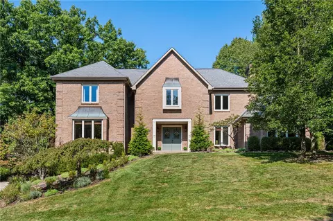 301 Chaucer Ct N, Sewickley, PA 15143