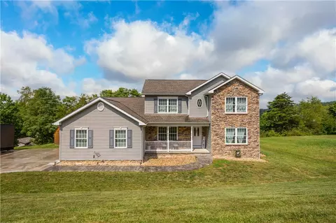 323 Colonial Dr, Waynesburg, PA 15370