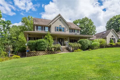 230 Sundust Rd, Eighty Four, PA 15330
