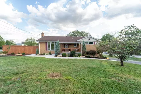 137 Wyndfield Dr, Mount Pleasant, PA 15666
