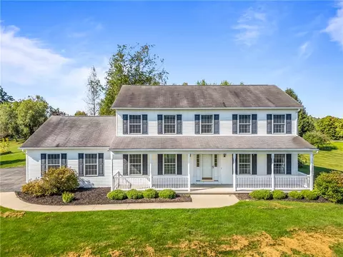 11 Blueberry Ln, Grove City, PA 16127