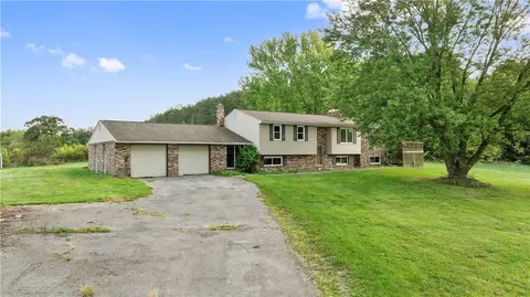 643 Sunset Dr, Freeport, PA 16229