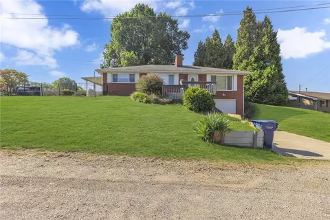 602 Circle Dr, Rochester, PA 15074