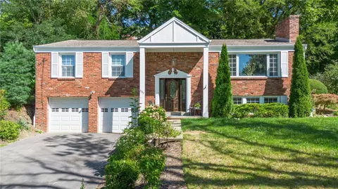 2337 Southwood Dr, Pittsburgh, PA 15241
