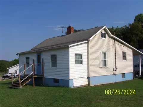 1860 S Eighty Eight Rd, Greensboro, PA 15338
