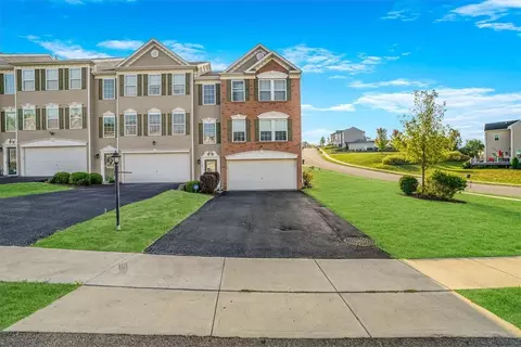 720 Freedom Dr, Carnegie, PA 15106
