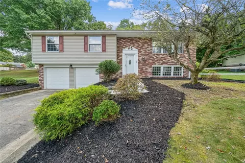 475 Diablo Dr, Pittsburgh, PA 15241